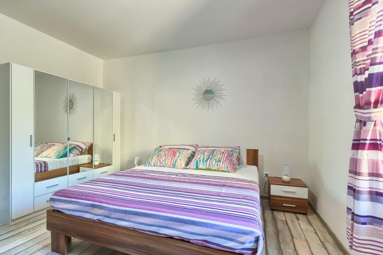 Apartment Amfiteatar Moris بولا المظهر الخارجي الصورة
